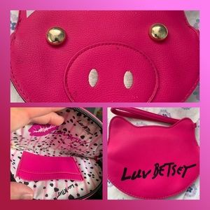 Betsey large pink wristlet